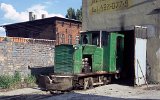 Die Ziegelei Ruda lska hatte zwei Besonderheiten: Eine selten anzutreffende 2WLs50 mit hohem Fhrerstand fuhr auf der fr Oberschlesien typischen Spurweite von 785 mm ! (30.05.2000)