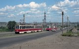 Magnitogorsk: ber die Ural-Brcke kommt diese Bahn am 16.06. 1995 aus Asien nach Europa.