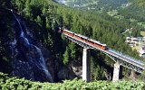 Das Findelenbachviadukt mit dem Wasserfall, oberhalb von Zermatt am 16.07.2016.