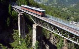 Das Findelenbachviadukt oberhalb von Zermatt am 16.07.2016. Da noch keine Hochsaison war, reichten zwei zustzlich eingesetzte Tw Bhe 4/8 aus, um die Besucher auf den Berg zu bringen.