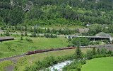 Gterzug auf der unteren Ebene vor dem Wattinger Tunnel. Die zweite Ebene am Bahnhof Wassen in der Bildmitte und oben die dritte Ebene mit der Rohrbachbrcke am 06.07.2016