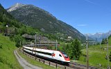 Die bekannte Kurve vor dem Wattinger Tunnel mit dem bekannten OP Kirche Wassen am 10.06.2016