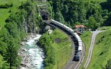 Der gleiche Zug in der Kurve vor dem Wattinger Tunnel am 10.06.2016