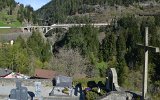 Von der Kirche hat man einen guten Blick auf die mittlere und dahinter die obere Meienreussbrcke. (Wassen am 06.05.2016)