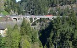 Von der Kirche hat man einen guten Blick auf die mittlere und dahinter die obere Meienreussbrcke. (Wassen am 06.05.2016)