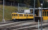 Die Triebwagen fahren am Abend in Pontresina in den Schuppen zurck.